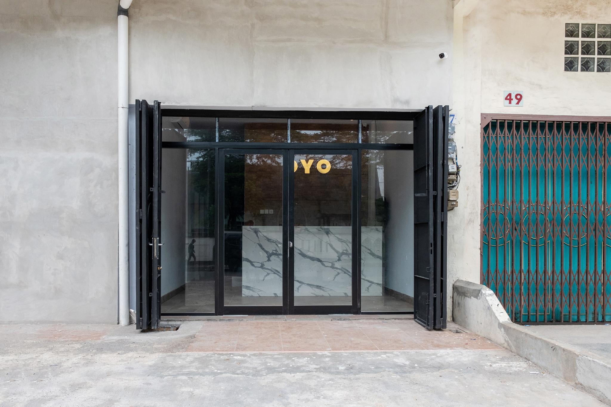 Super Oyo 3150 Theodore Homestay Medan Exterior photo