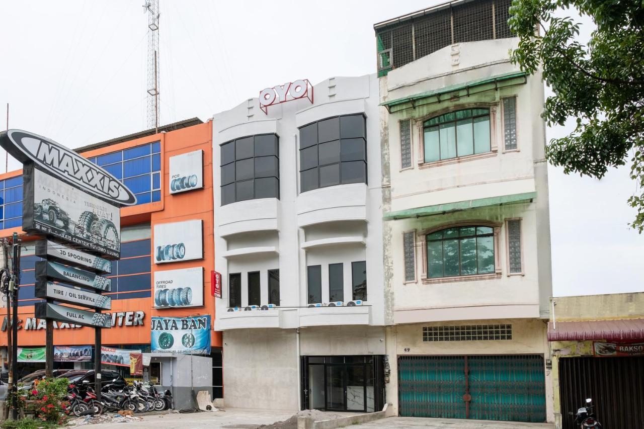 Super Oyo 3150 Theodore Homestay Medan Exterior photo