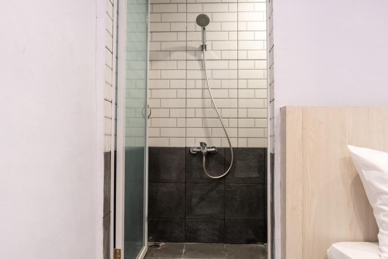 Super Oyo 3150 Theodore Homestay Medan Exterior photo